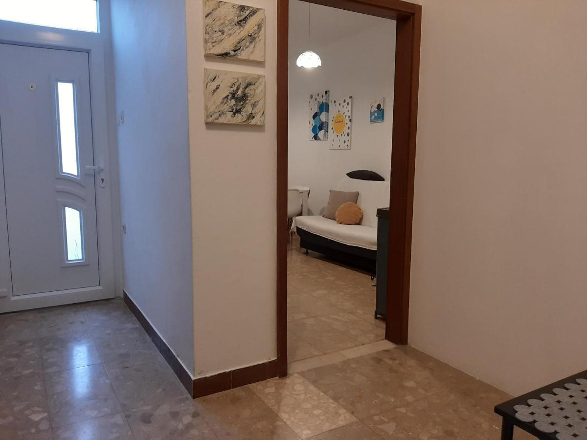 Family House Rebeka Apartment Ugljan Bagian luar foto