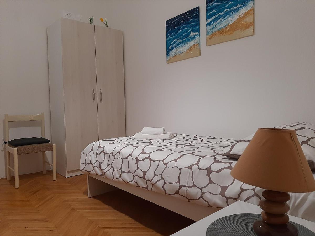 Family House Rebeka Apartment Ugljan Bagian luar foto