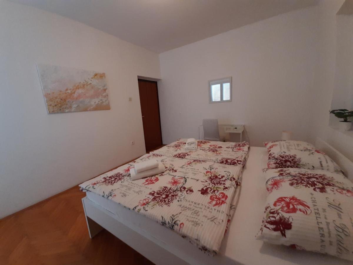 Family House Rebeka Apartment Ugljan Bagian luar foto