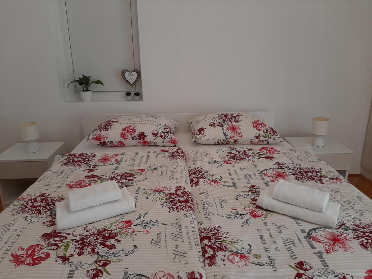 Family House Rebeka Apartment Ugljan Bagian luar foto