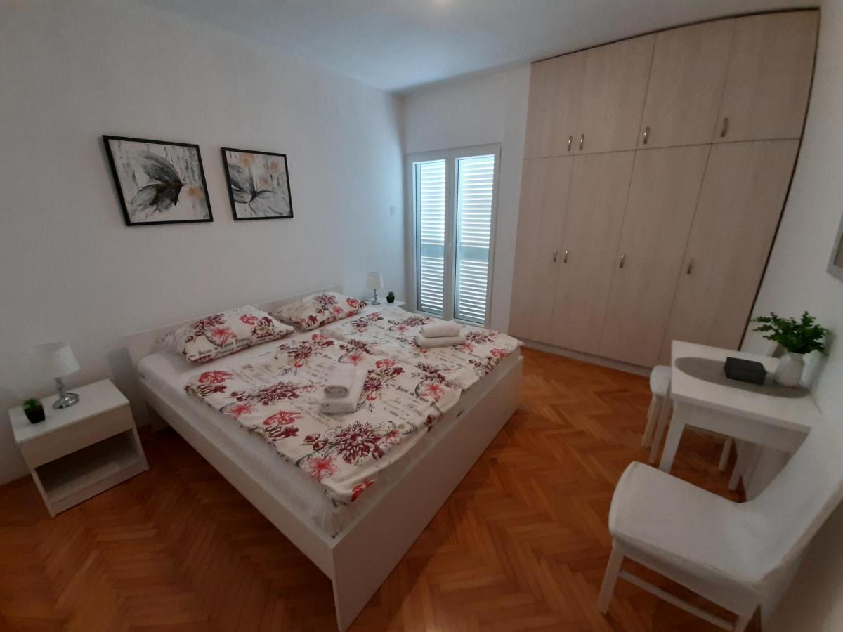 Family House Rebeka Apartment Ugljan Bagian luar foto