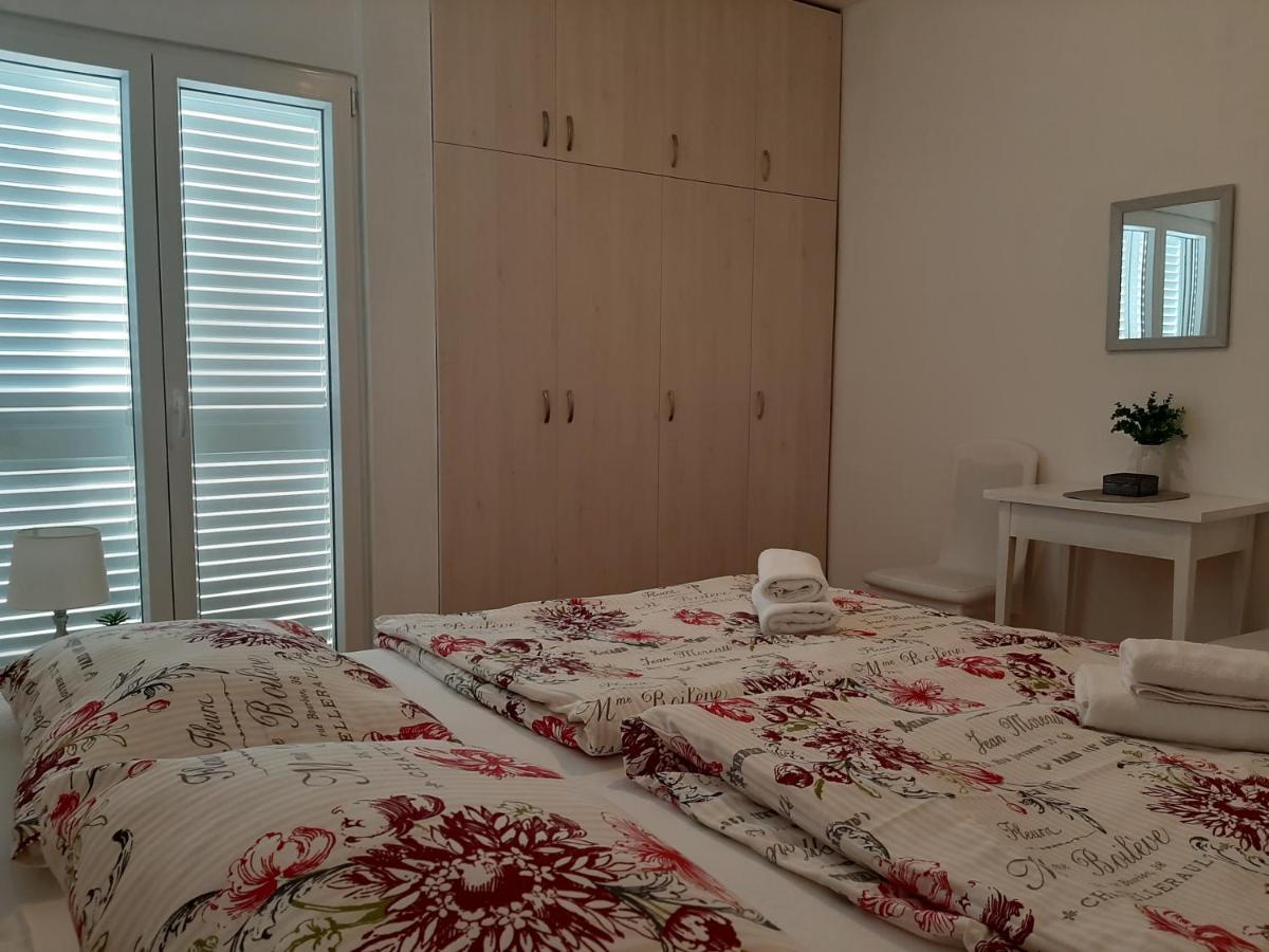 Family House Rebeka Apartment Ugljan Bagian luar foto