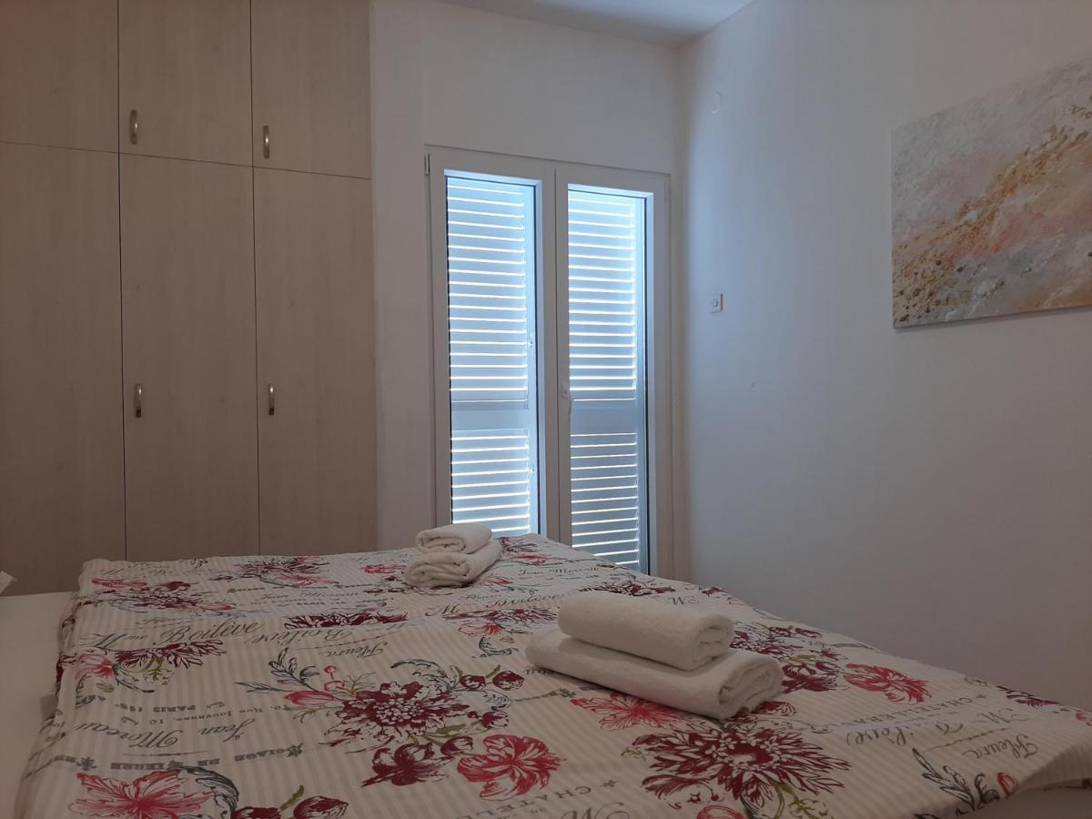 Family House Rebeka Apartment Ugljan Bagian luar foto