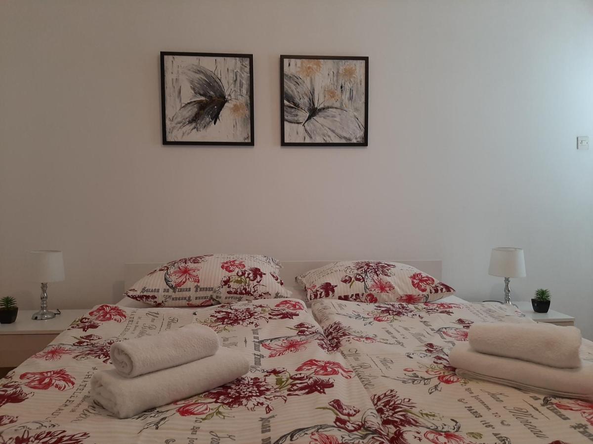 Family House Rebeka Apartment Ugljan Bagian luar foto