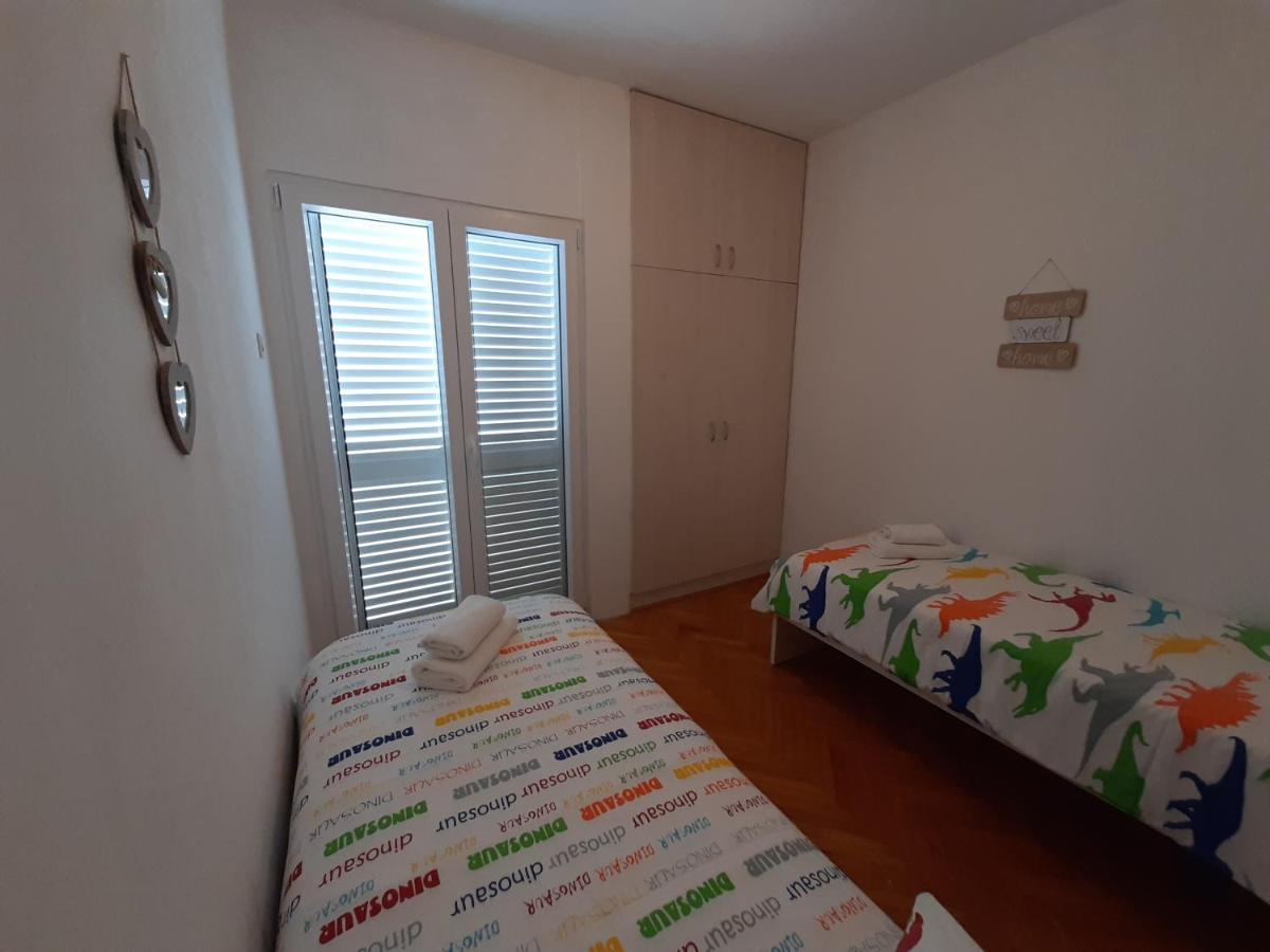 Family House Rebeka Apartment Ugljan Bagian luar foto
