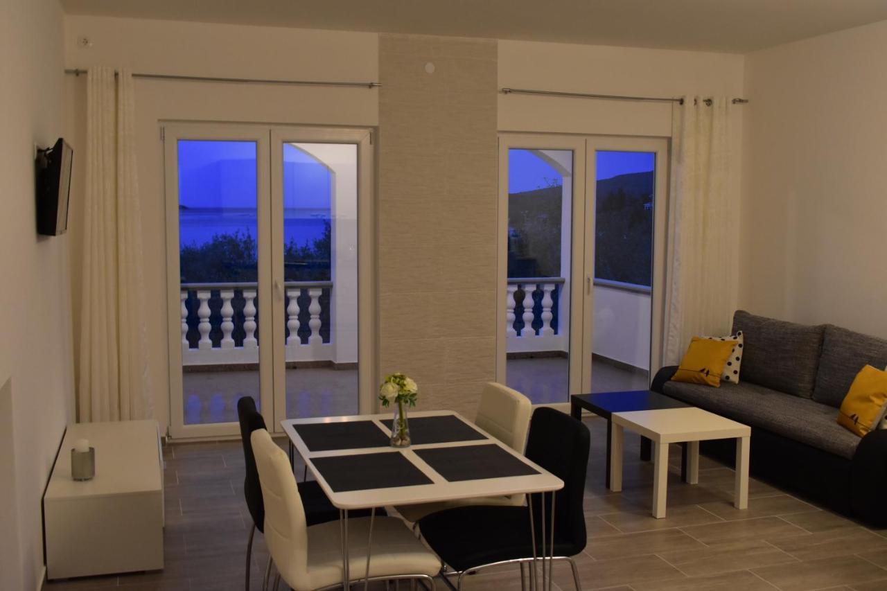 Family House Rebeka Apartment Ugljan Bagian luar foto