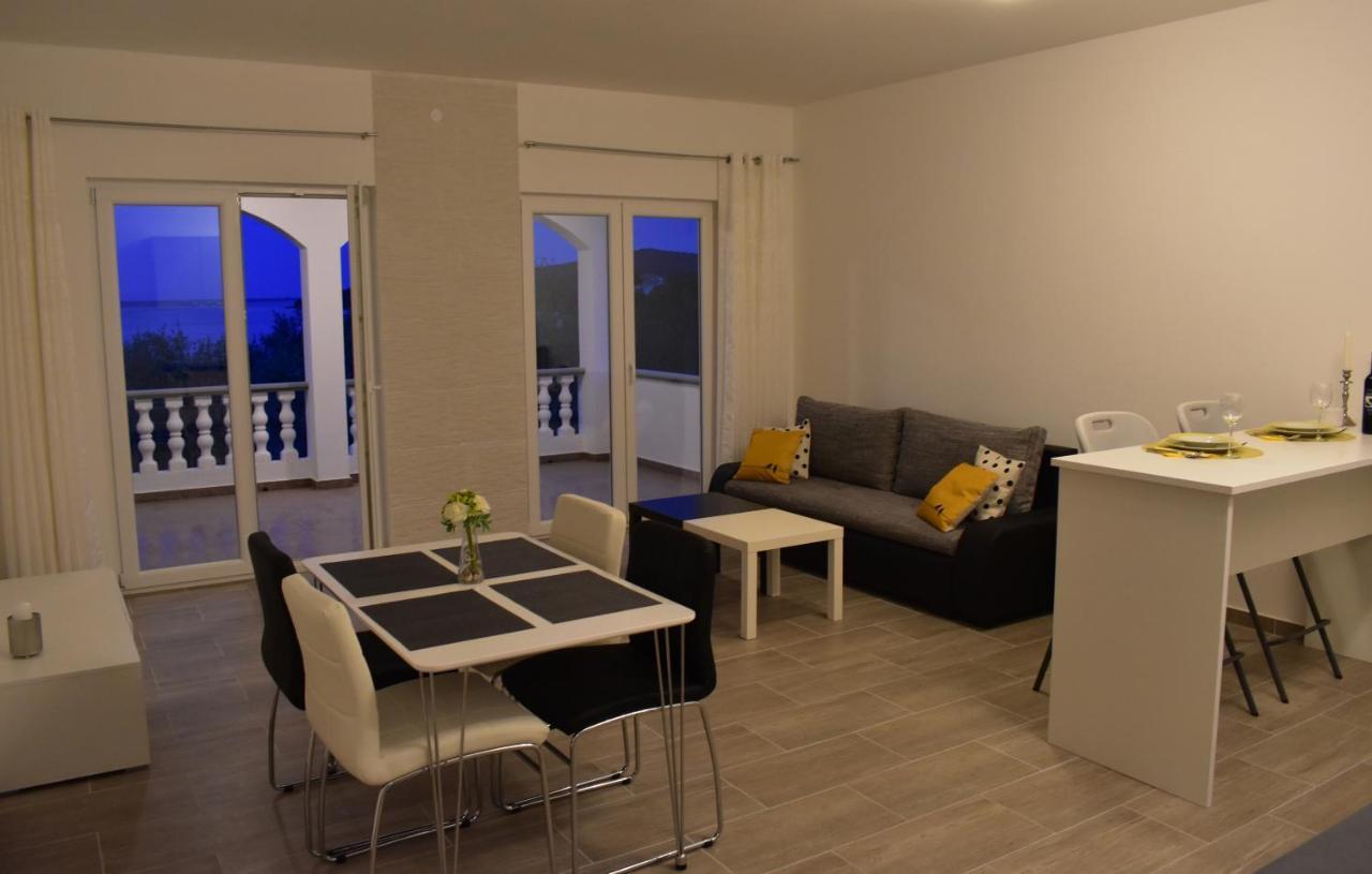 Family House Rebeka Apartment Ugljan Bagian luar foto