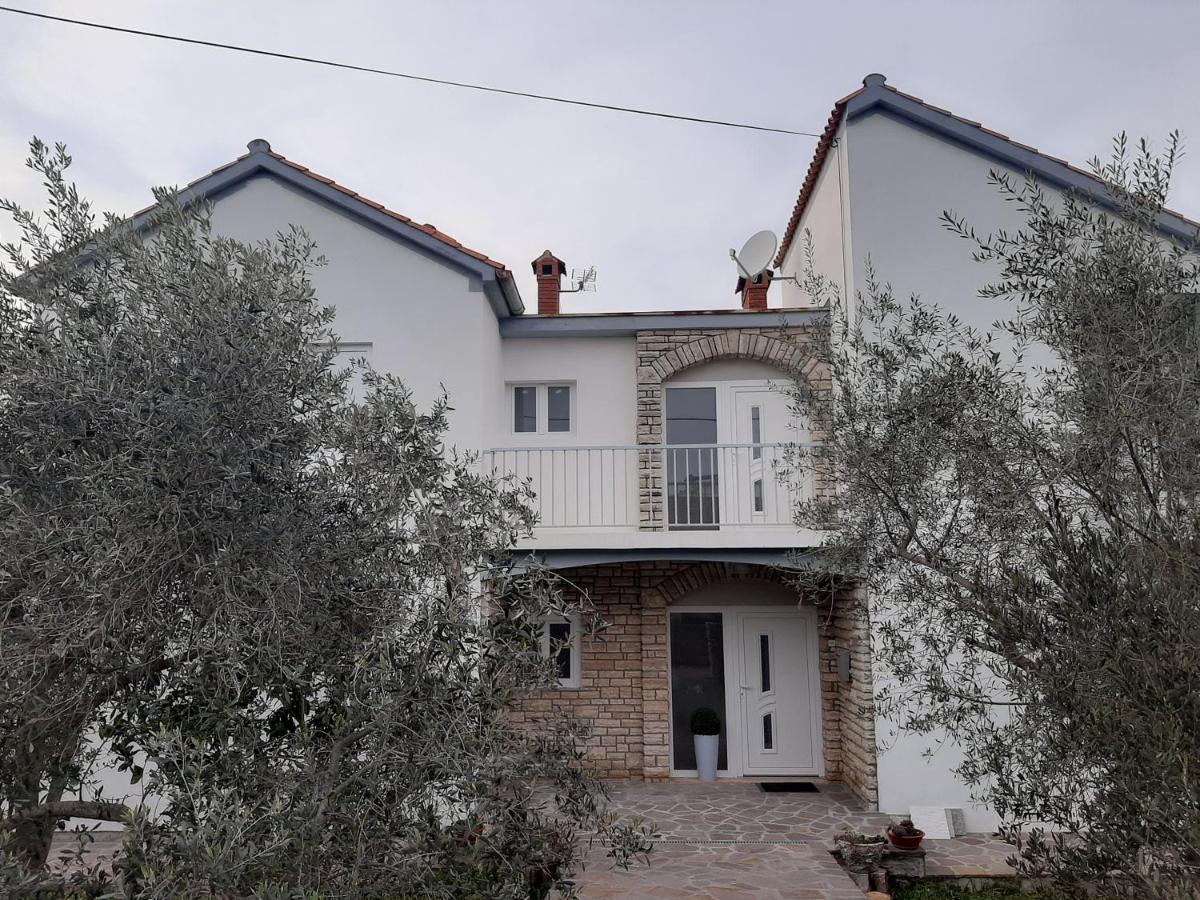 Family House Rebeka Apartment Ugljan Bagian luar foto