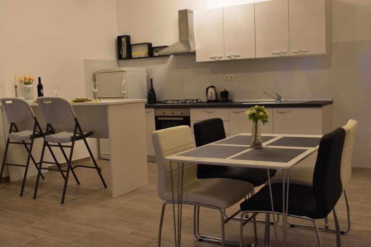 Family House Rebeka Apartment Ugljan Bagian luar foto