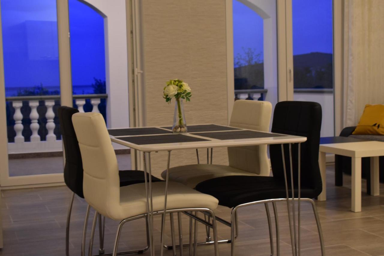 Family House Rebeka Apartment Ugljan Bagian luar foto