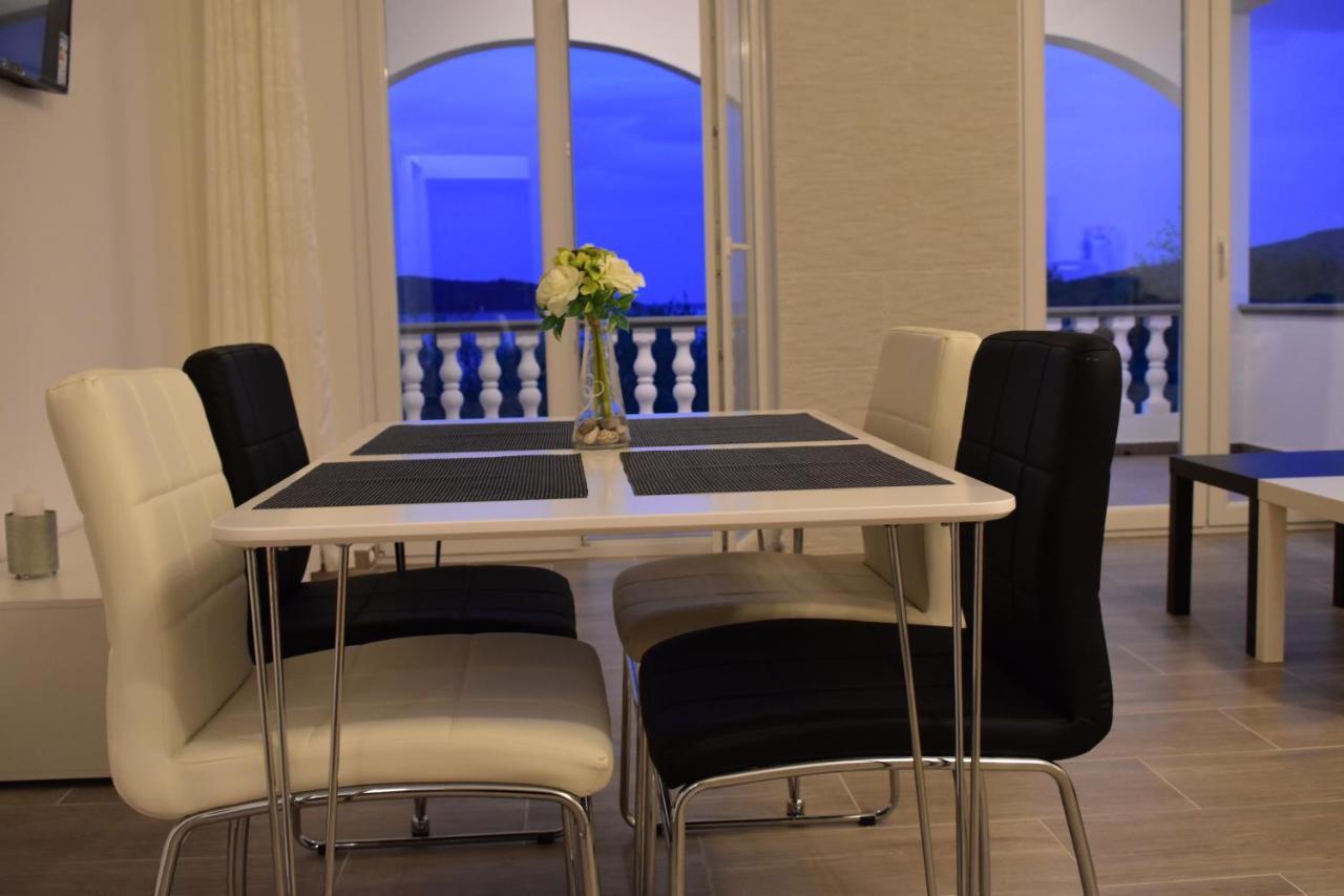 Family House Rebeka Apartment Ugljan Bagian luar foto