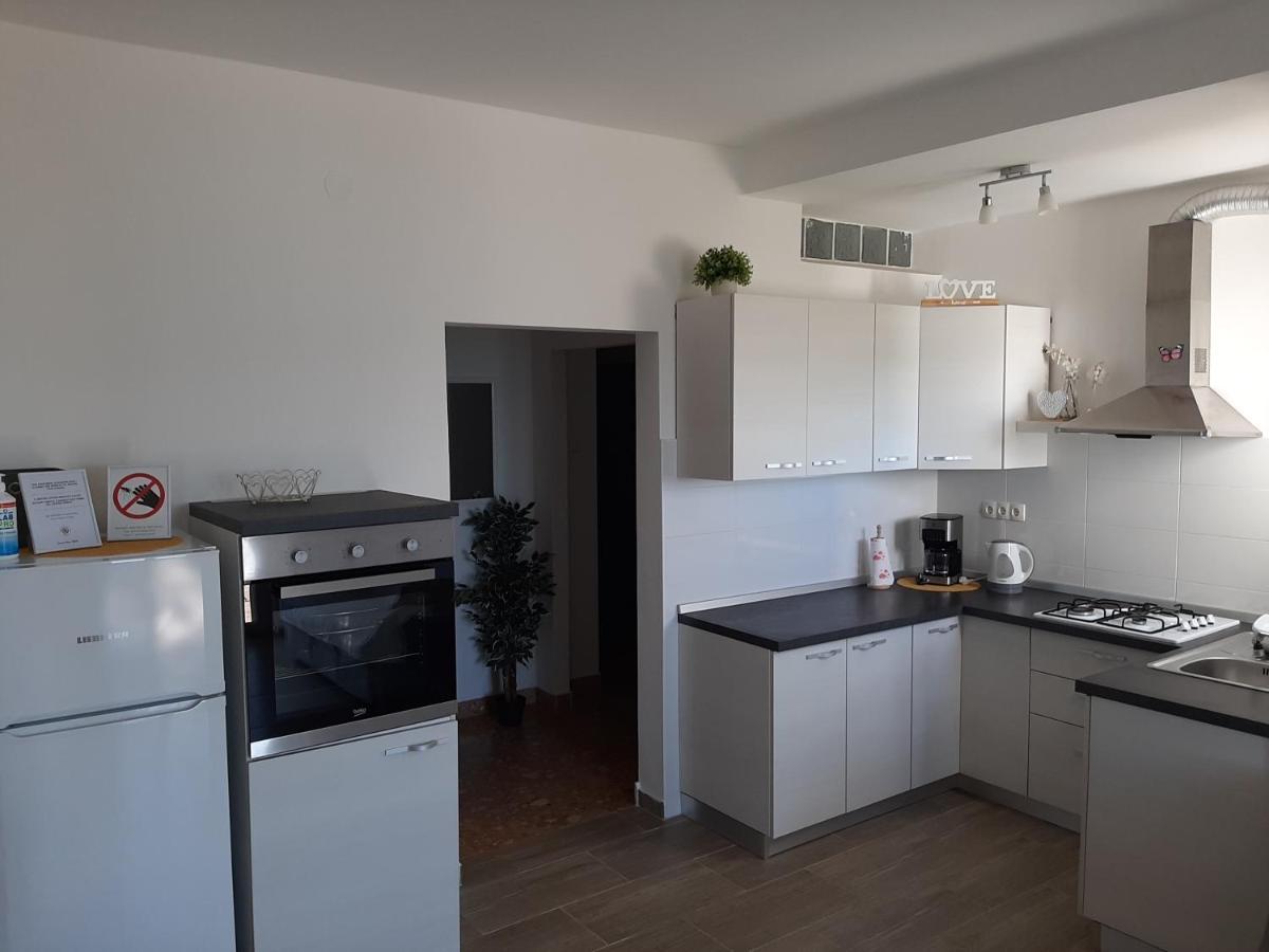 Family House Rebeka Apartment Ugljan Bagian luar foto