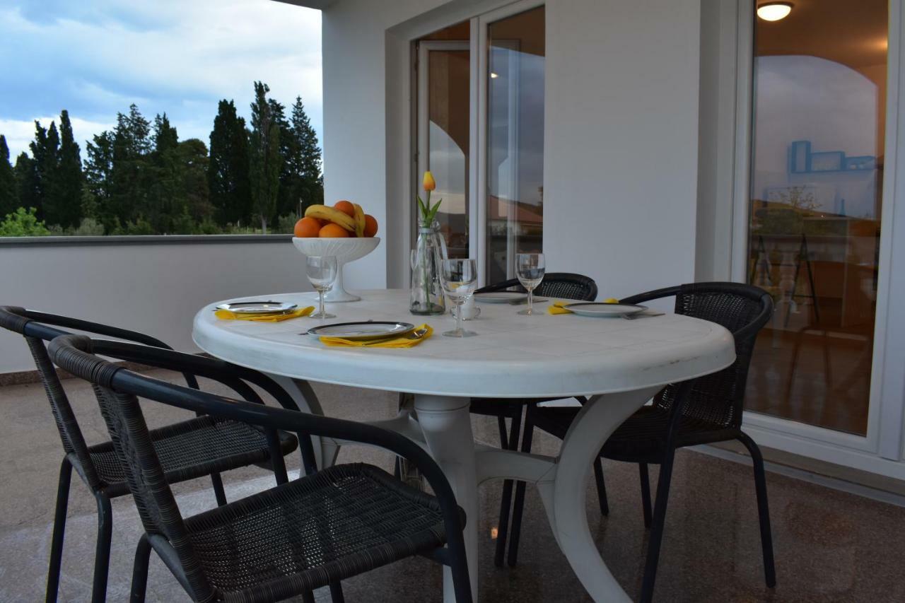 Family House Rebeka Apartment Ugljan Bagian luar foto