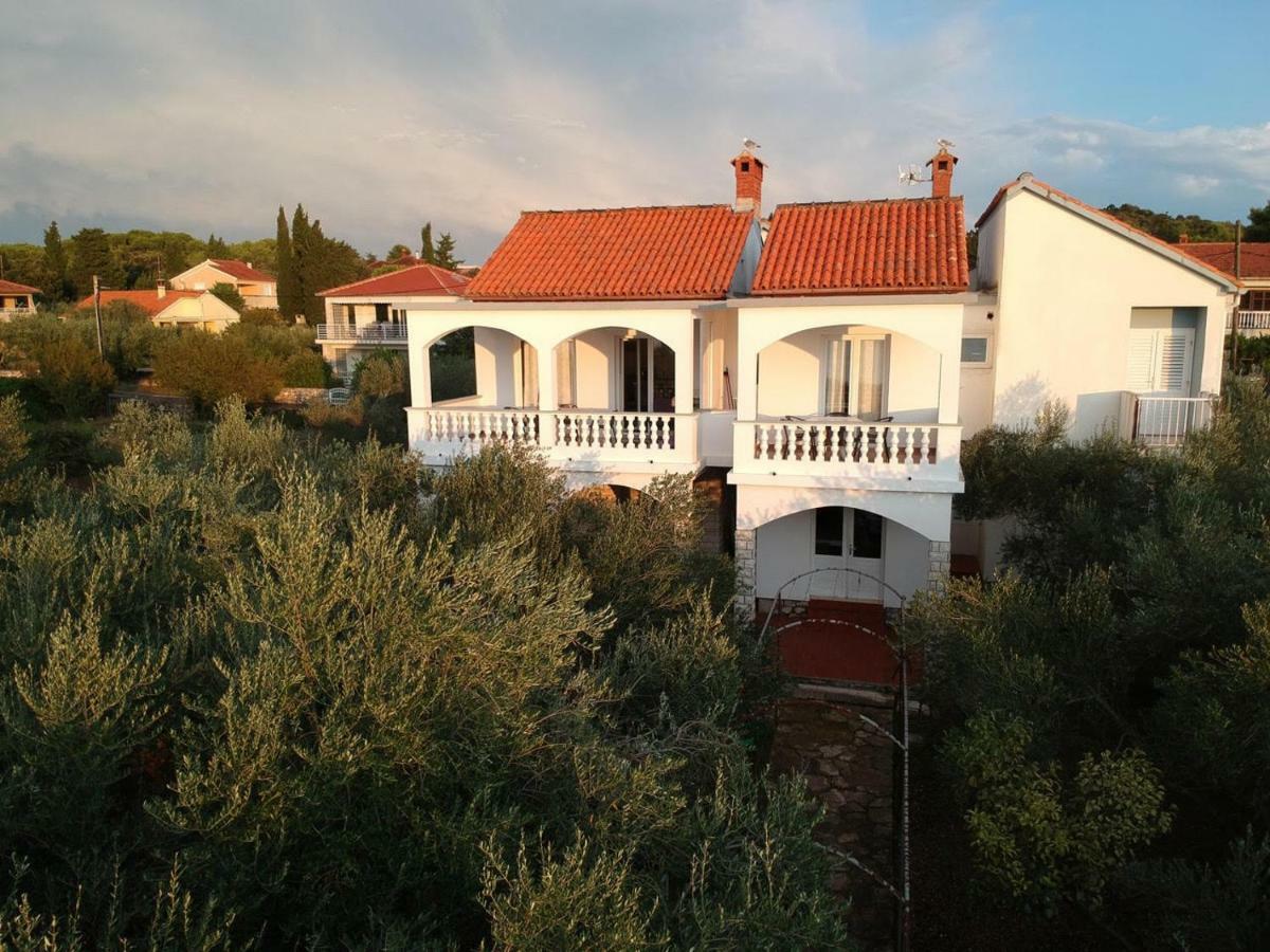 Family House Rebeka Apartment Ugljan Bagian luar foto
